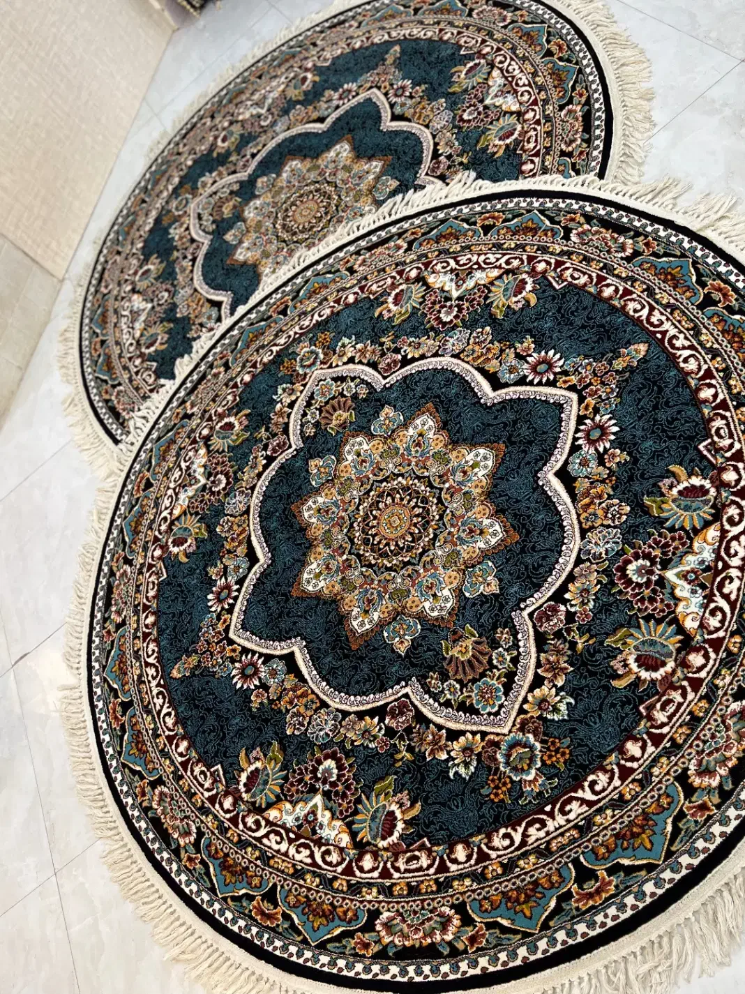 فرش و پردهِ پذیرایی|فرش|خمام, |دیوار