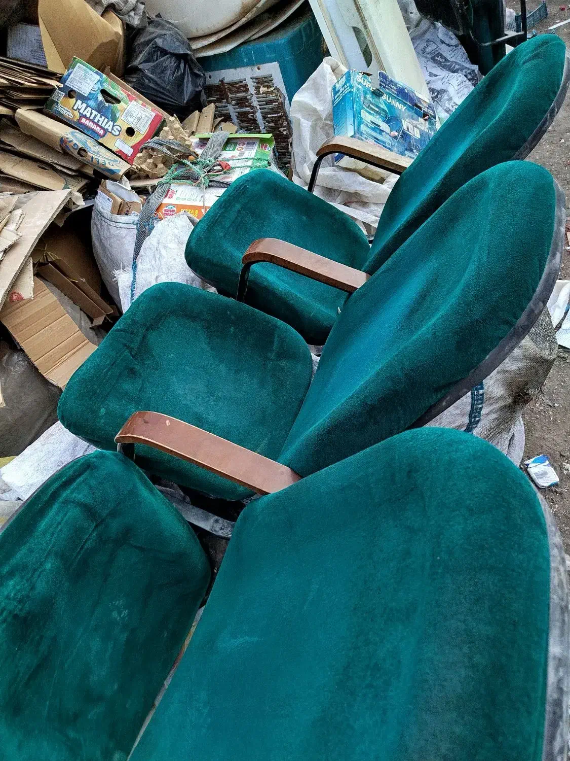 صندلی محکم|قطعات یدکی و لوازم جانبی|قم, قلعه صدری|دیوار