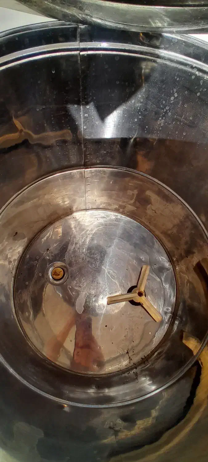 سلام یه سری وسایل خانگی بفروش می‌رسد|فرش|صحنه, |دیوار