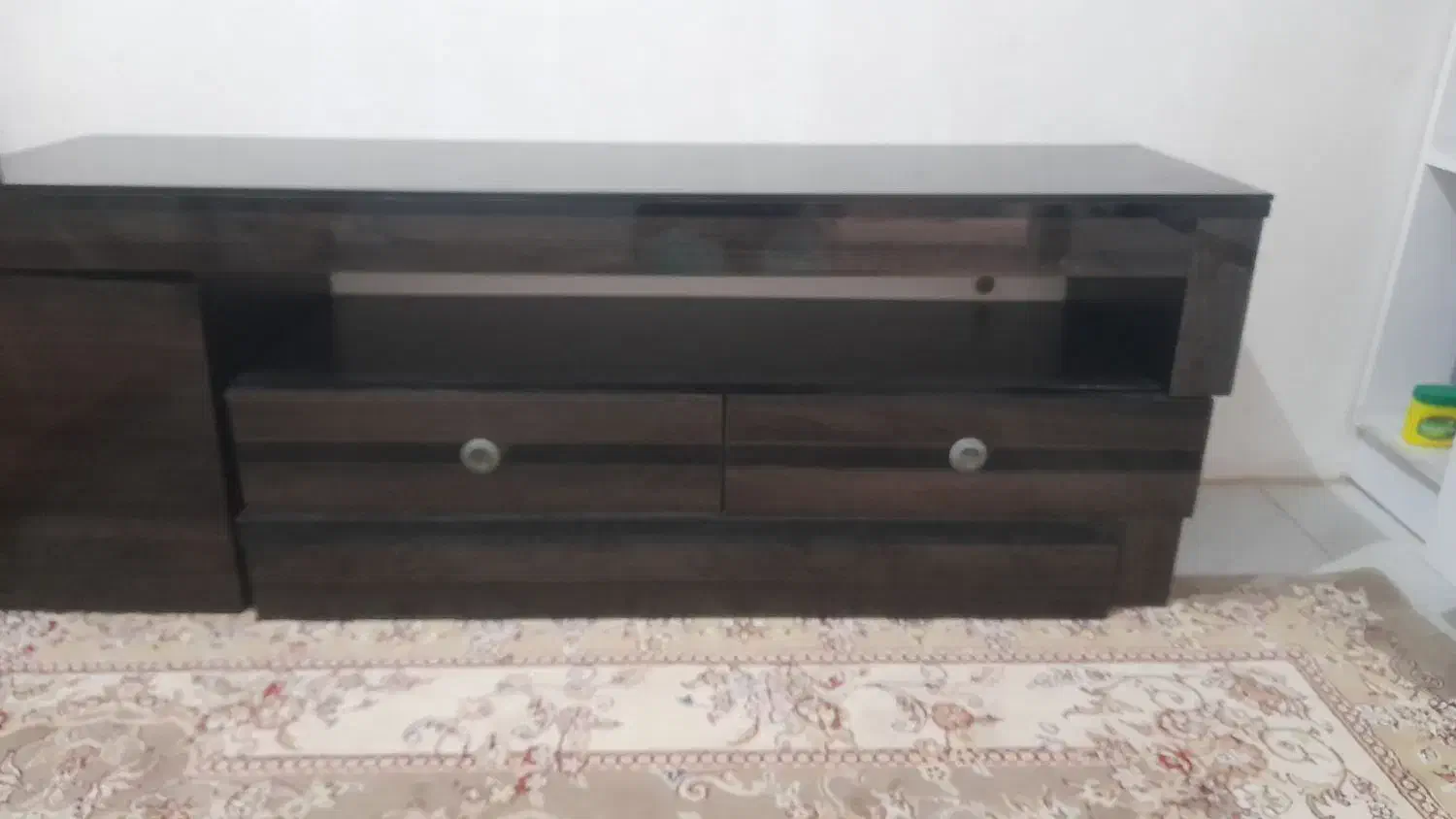 میز تلویزیون|میز تلویزیون|هشتگرد, هشتگرد قدیم|دیوار