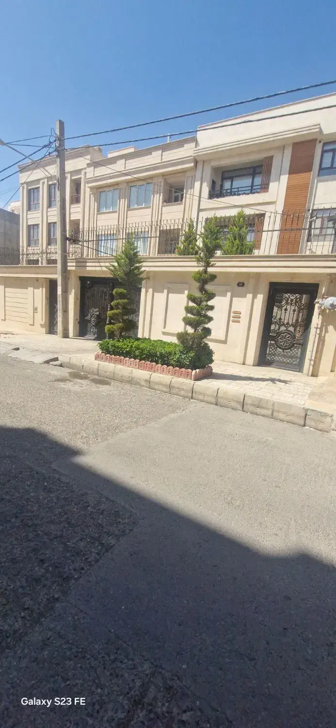 مستغلات ۲۱۰ متر / تمیز / شهرک راه اهن|فروش خانه و ویلا|تهران, گلستان (شهرک راه آهن)|دیوار