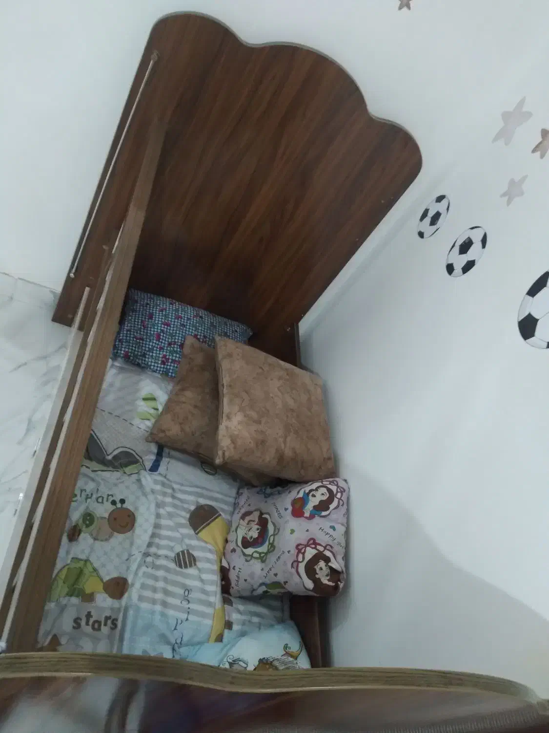 تخت کودک سالم و درحدنو|تخت و صندلی بچه|رشت, حمیدیان|دیوار