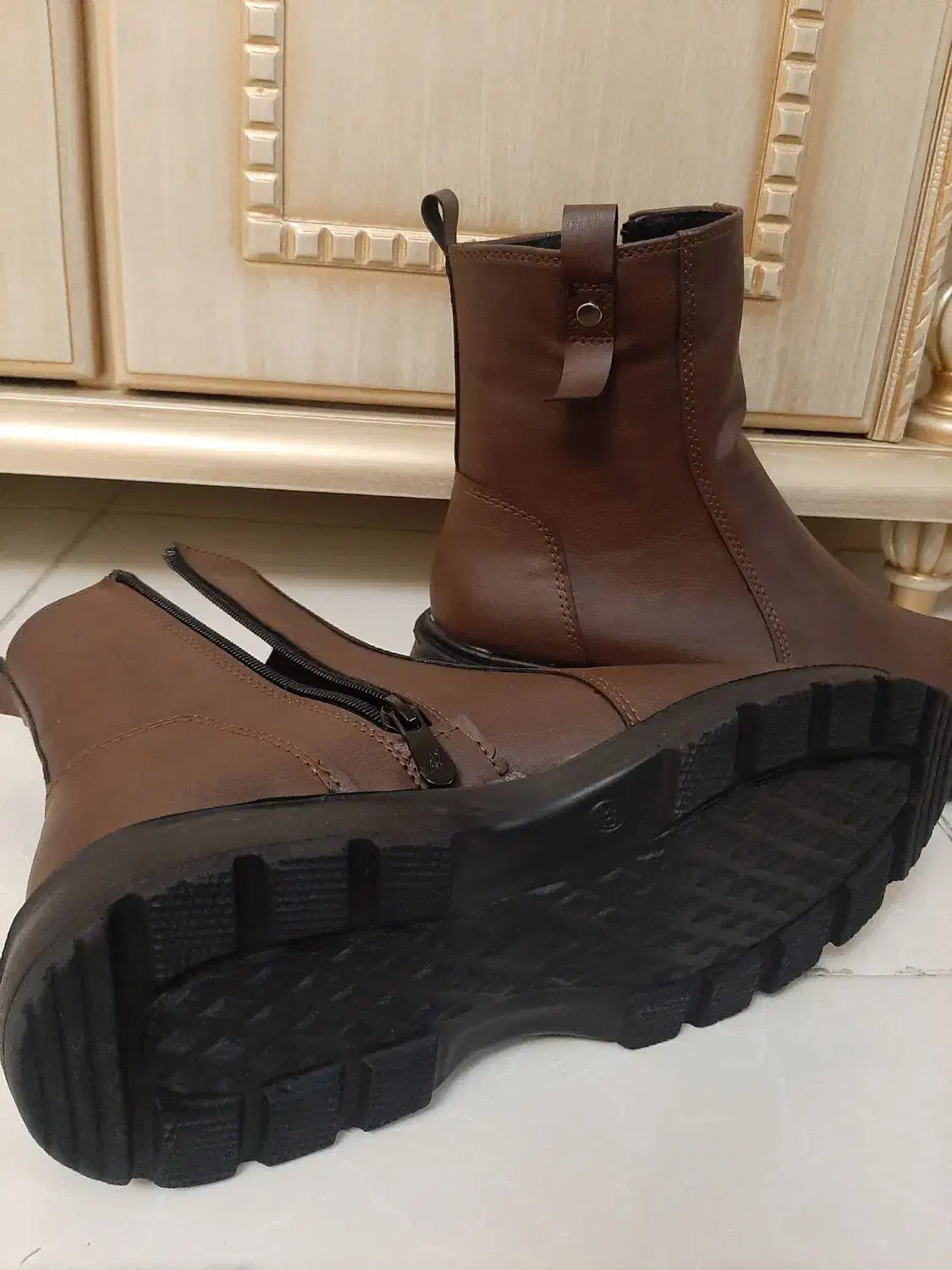 نیم بوت|کیف، کفش، کمربند|صوفیان, |دیوار