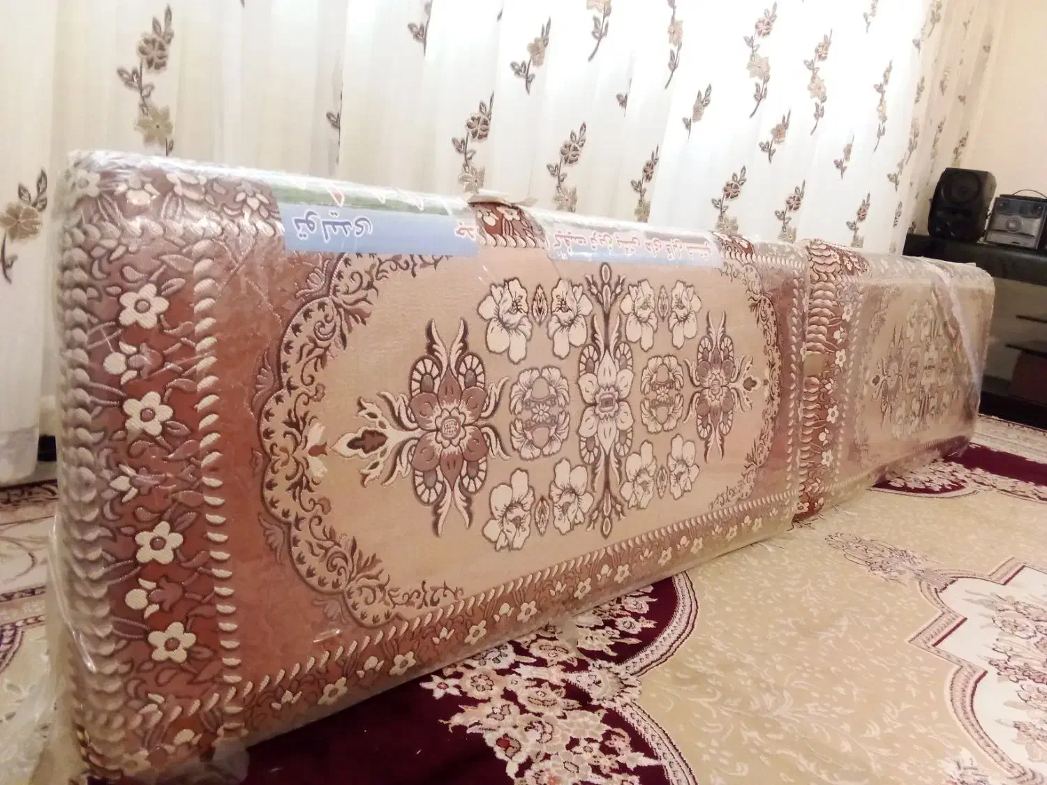 یک جفت پشتی نو|پشتی|فولادشهر, مسکن مهر فولادشهر|دیوار