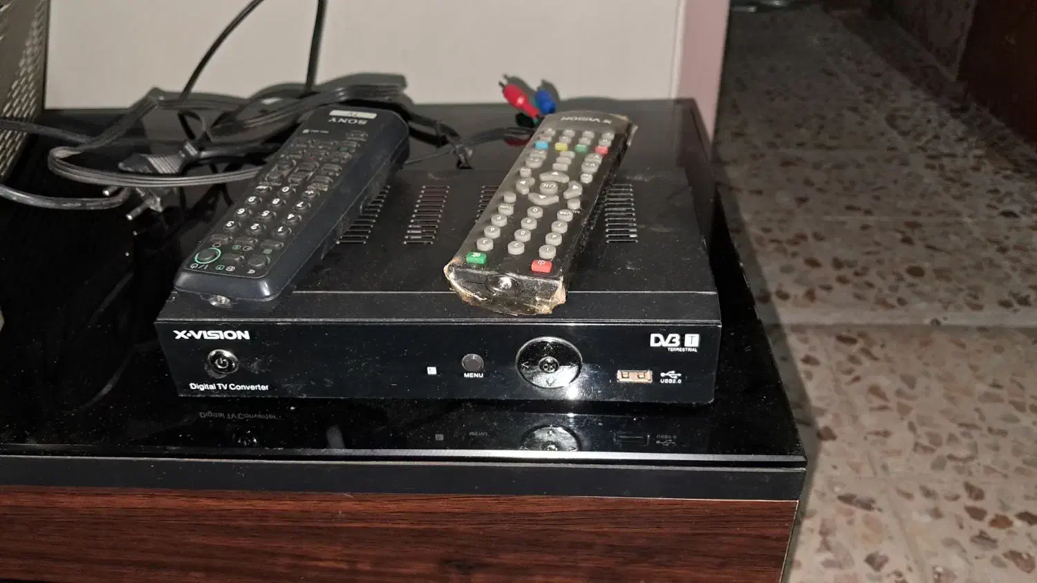 تلویزیون و دیجیتال و میز تلویزیون|تلویزیون و پروژکتور|اسدآباد, |دیوار