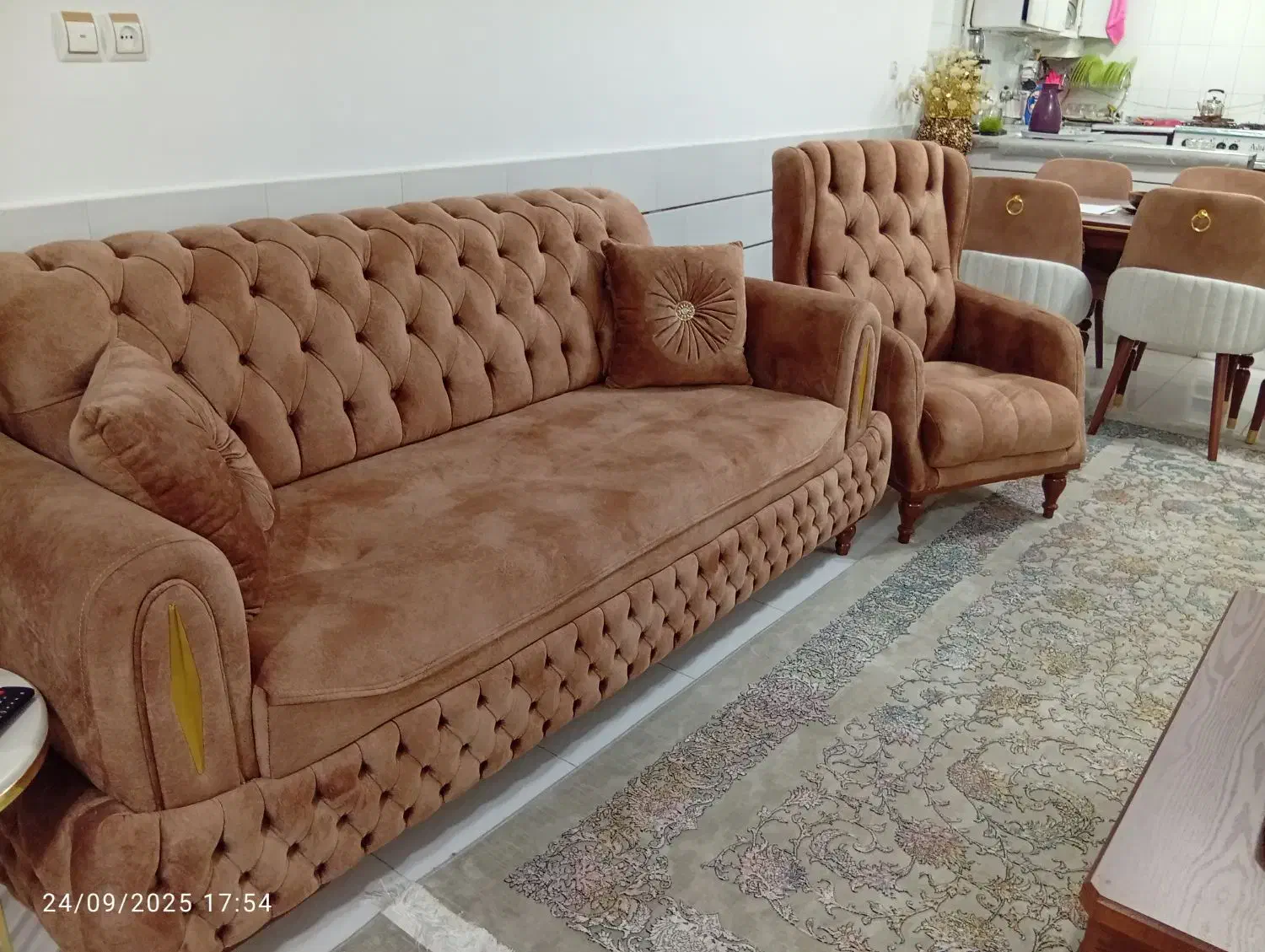 مبل هشت نفره و میز نهار خوری 6نفره در حد نو|مبلمان خانگی و میز عسلی|شهرضا, |دیوار