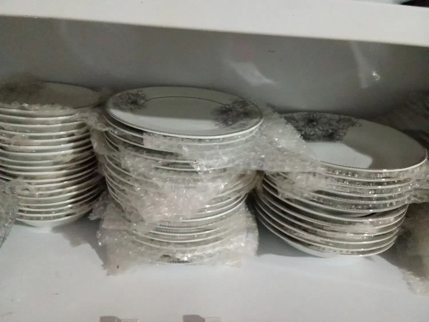 ظرف چینی نواستفاده نشده|ظروف سرو و پذیرایی|گالیکش, |دیوار