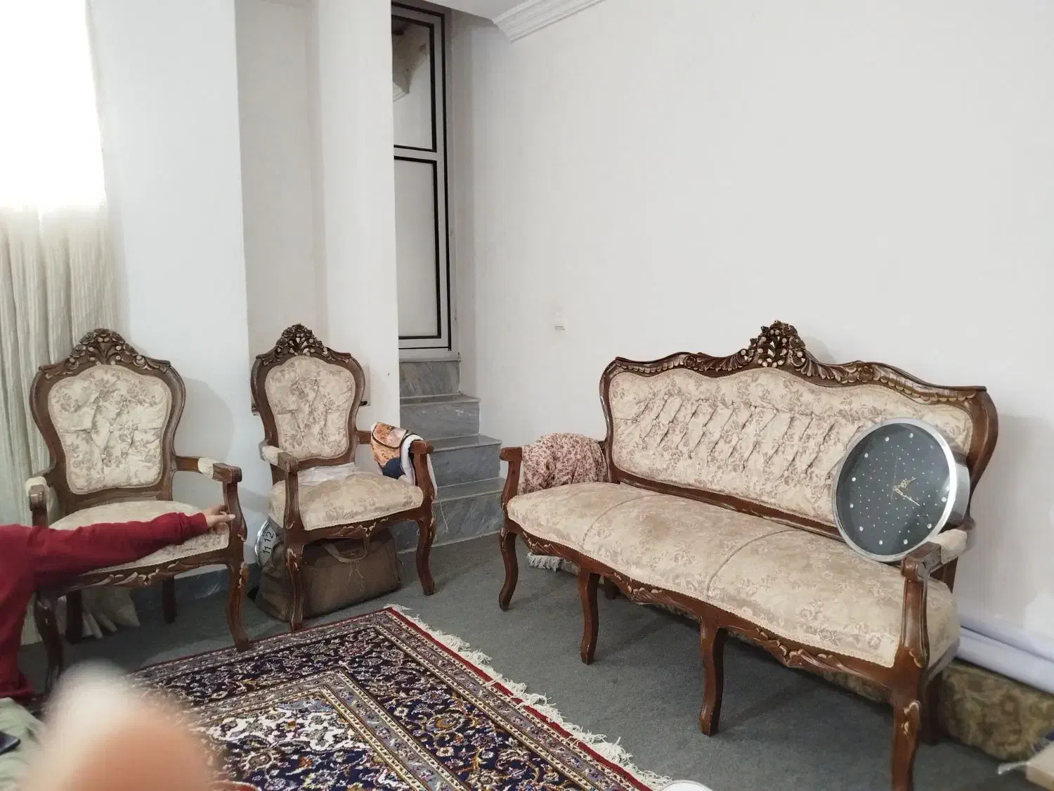 مبلمان|مبلمان خانگی و میز عسلی|گلوگاه, |دیوار