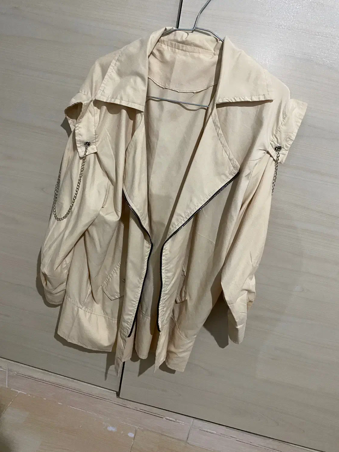 لباس در حد نو|لباس|مهاجران, |دیوار