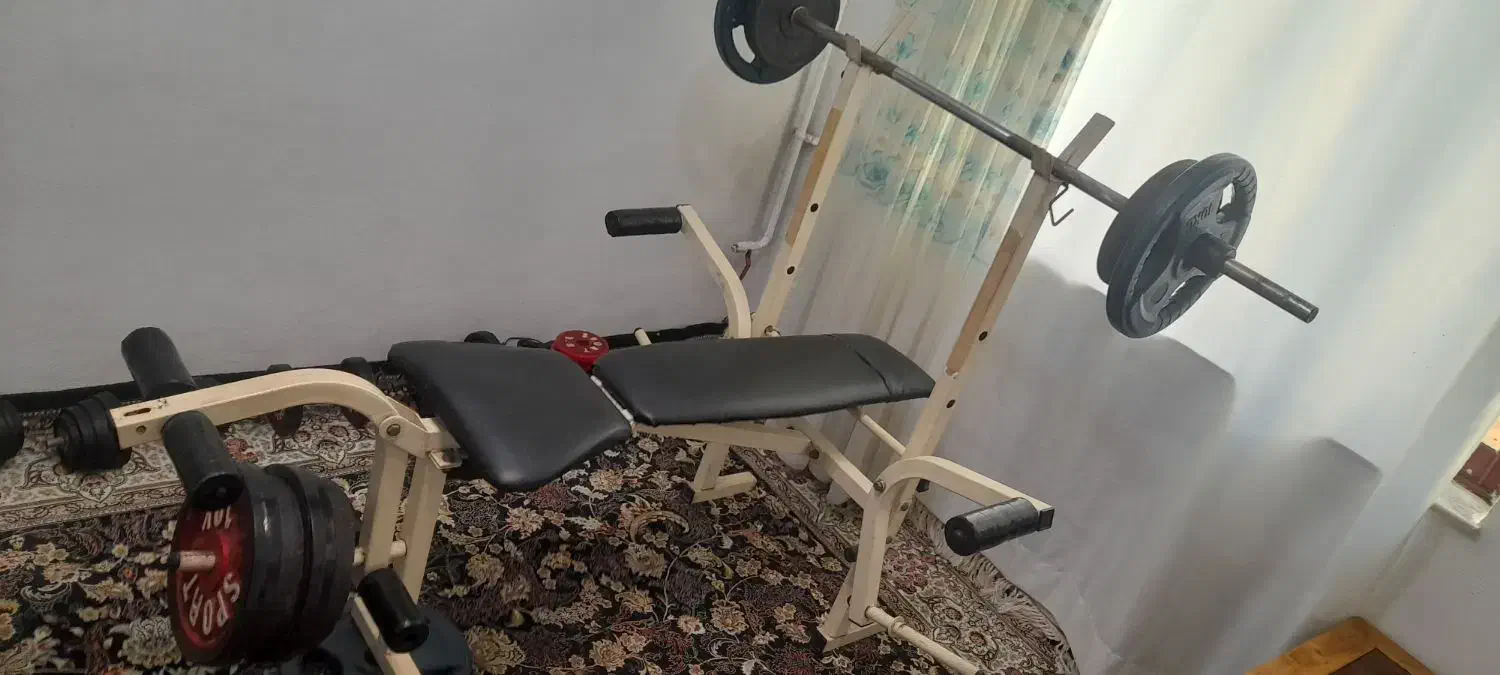 یک دستگاه میز پرس سینه با دو جفت دمبل|تجهیزات ورزشی|نوشهر, |دیوار