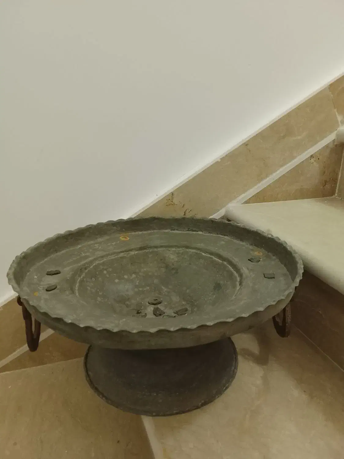 منقل مسی خیلی  قدیمی  نو|کلکسیون اشیاء عتیقه|رامسر, |دیوار