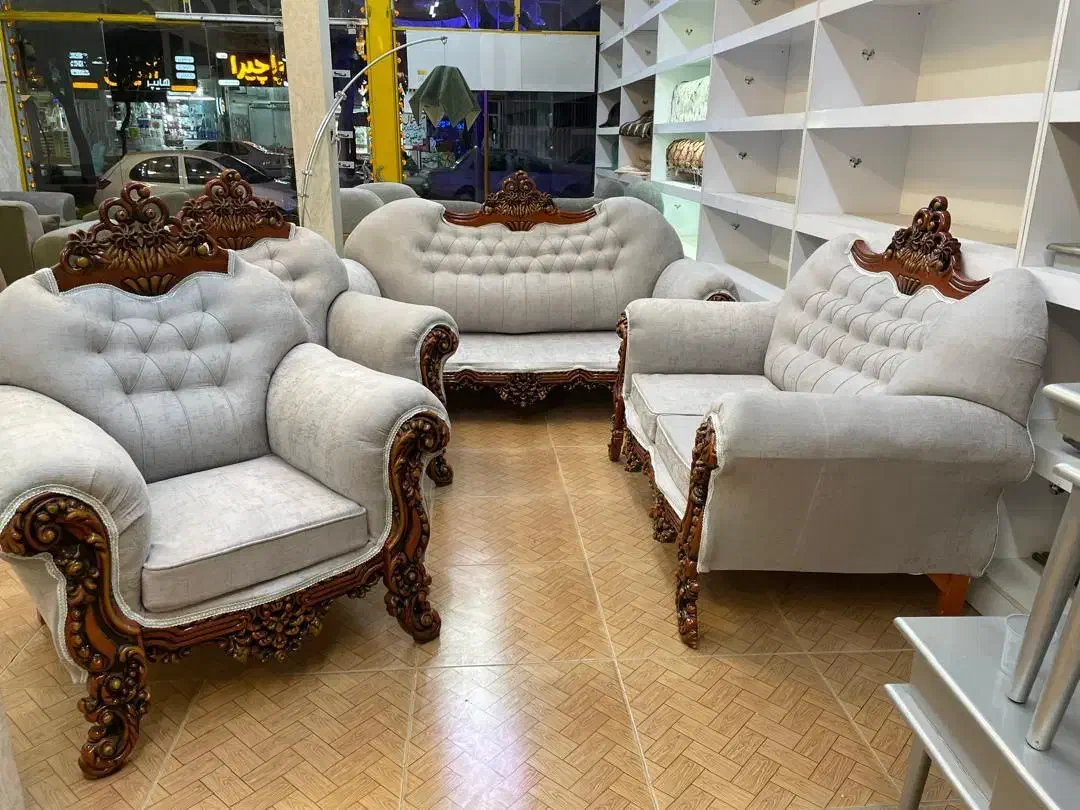 مبل سلطنتی.  دلوین  بلک فرایدی تخفیفی|مبلمان خانگی و میز عسلی|خمینی‌شهر, |دیوار