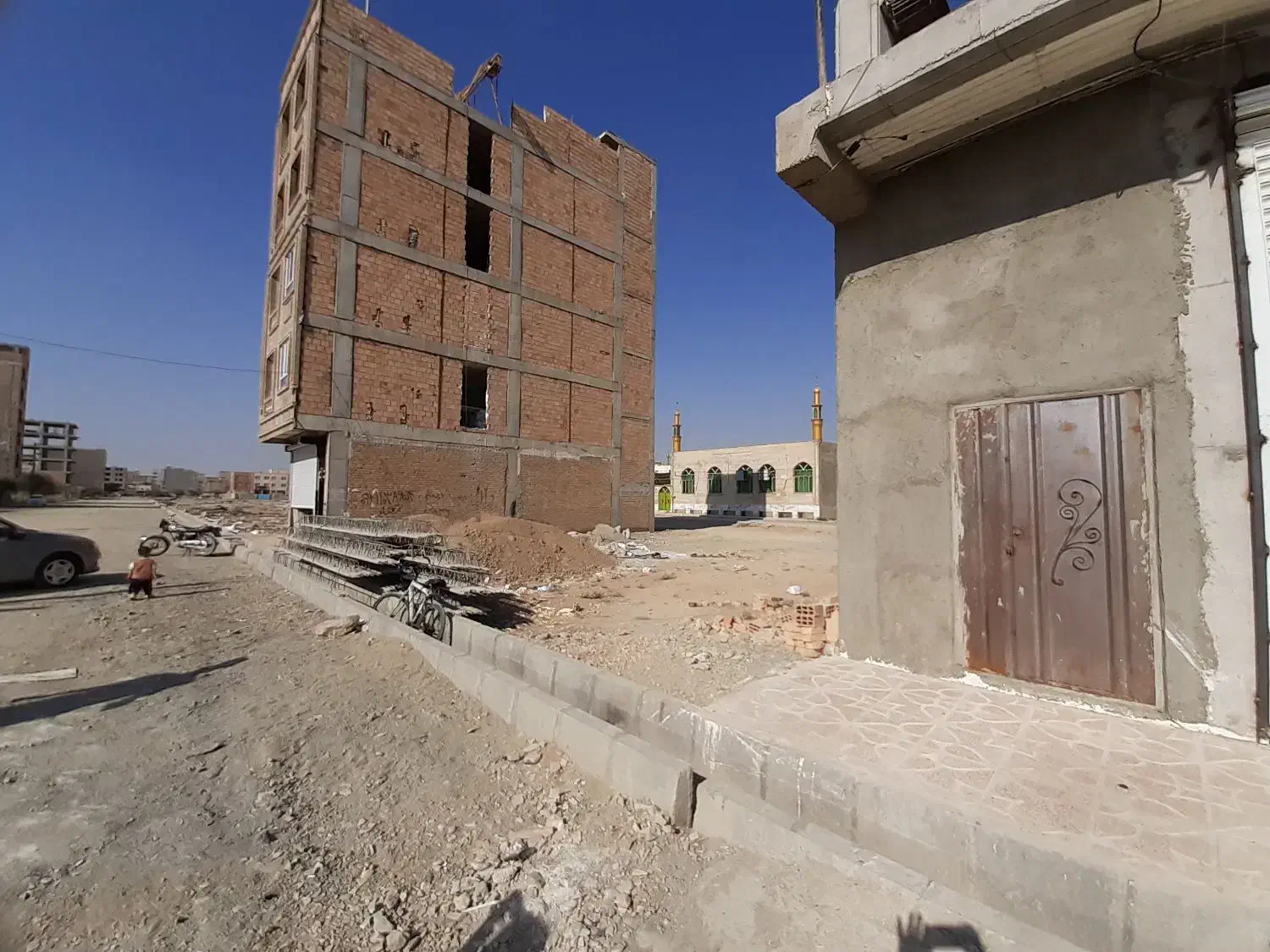 زمین بر خیابان ۲۰متری با جواز ساخت|فروش زمین و ملک کلنگی|بهارستان, |دیوار