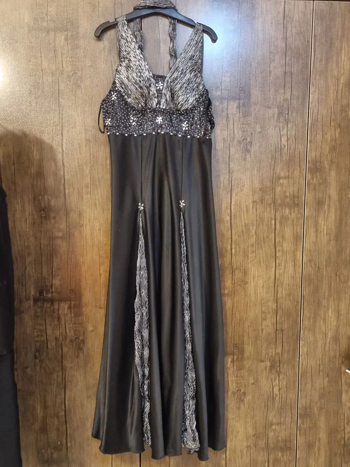 لباس مجلسی|لباس|تاکستان, |دیوار