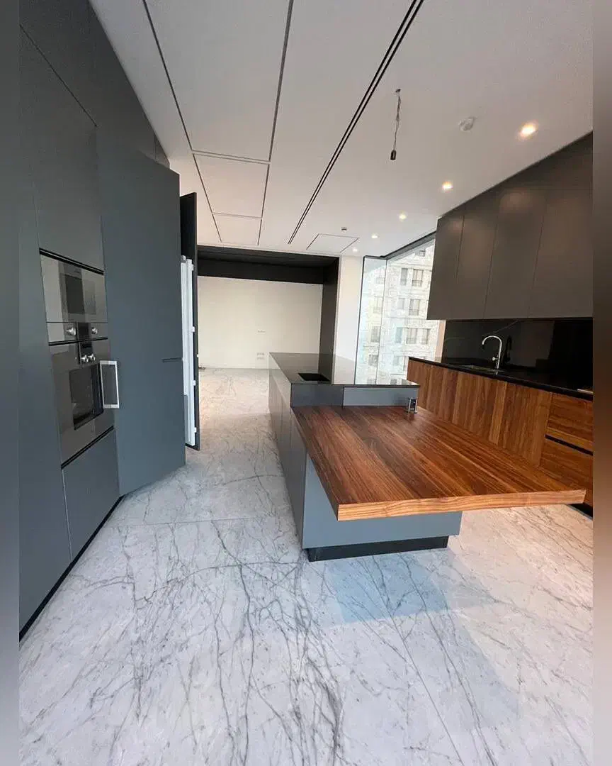 ۲۰۰متر/ فرمانیه/طبقات بالا/مشاعات فول/کلیدنخورده