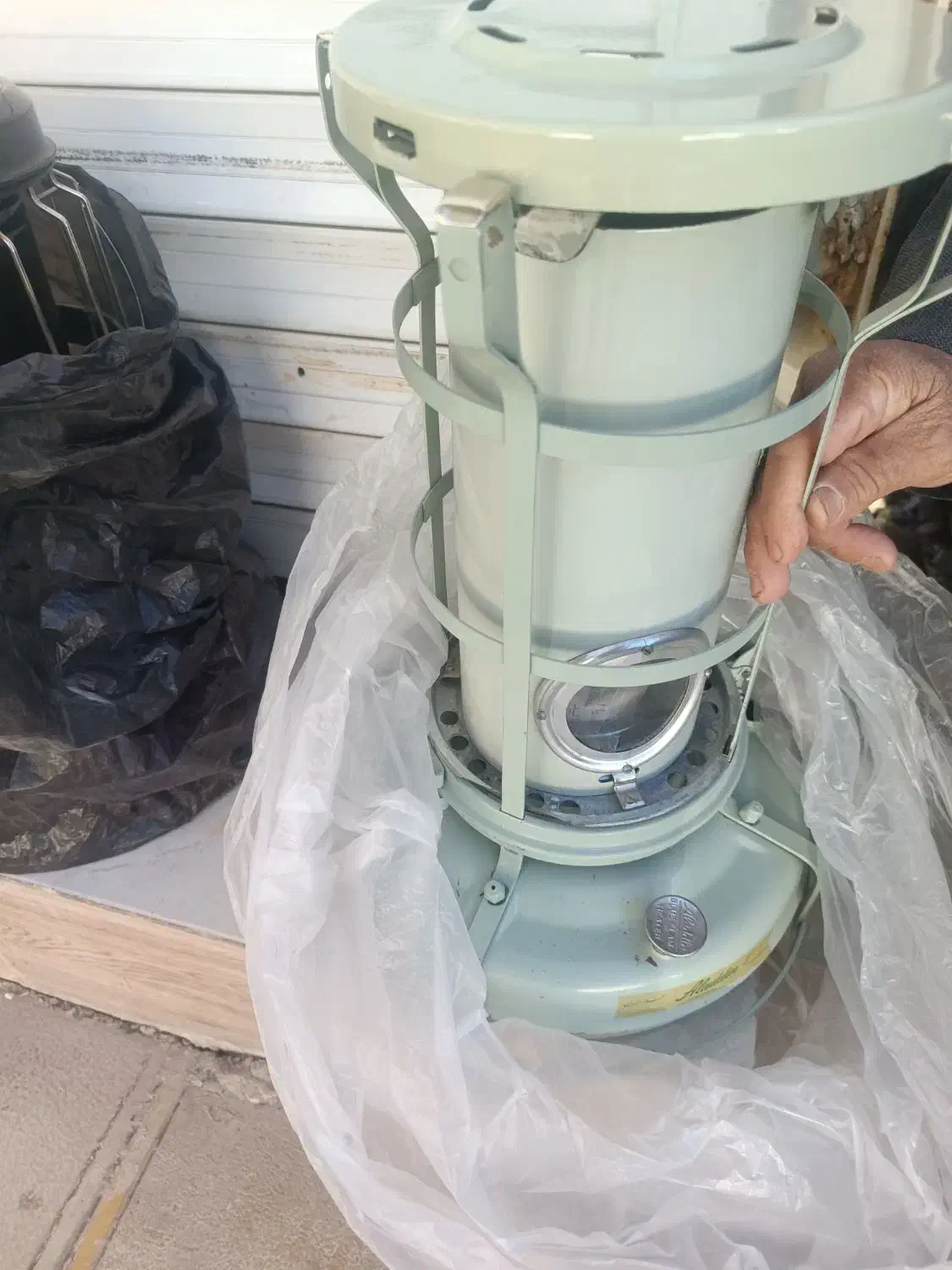 چراغ علاالدین قدیمی برنجه|کلکسیون اشیاء عتیقه|ثلاث باباجانی, |دیوار