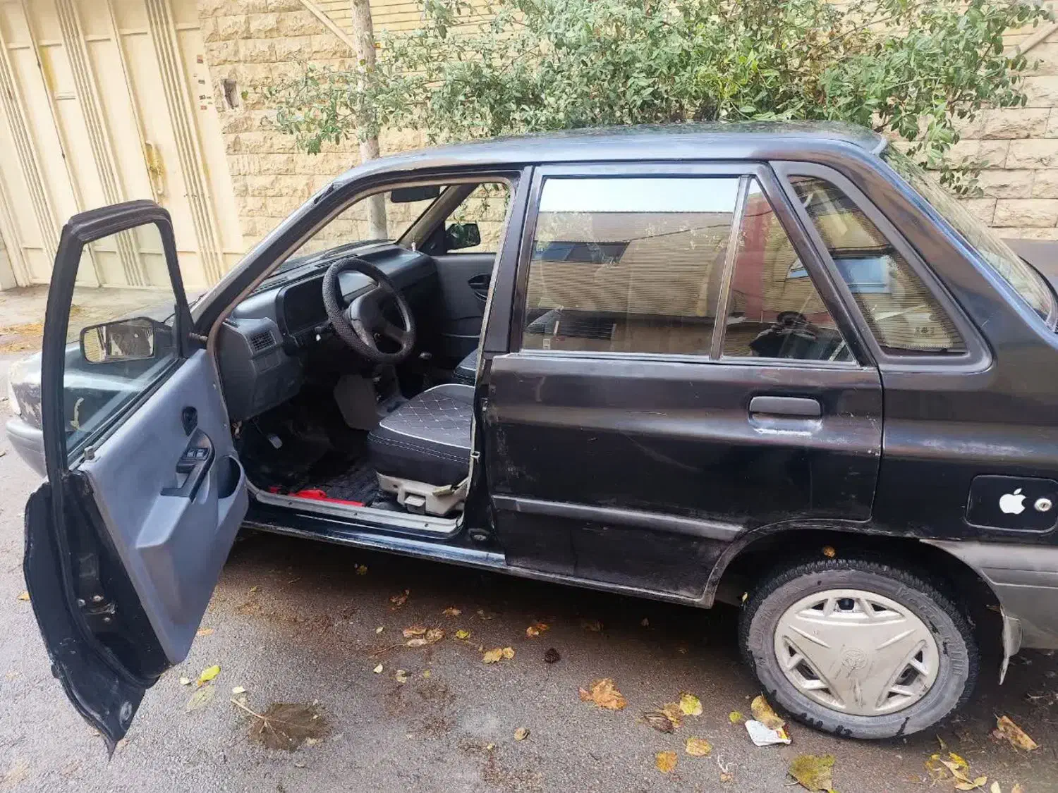 پراید مشکی مدل ۸۳ انژکتور|خودرو سواری و وانت|اصفهان, شهرک کاوه|دیوار