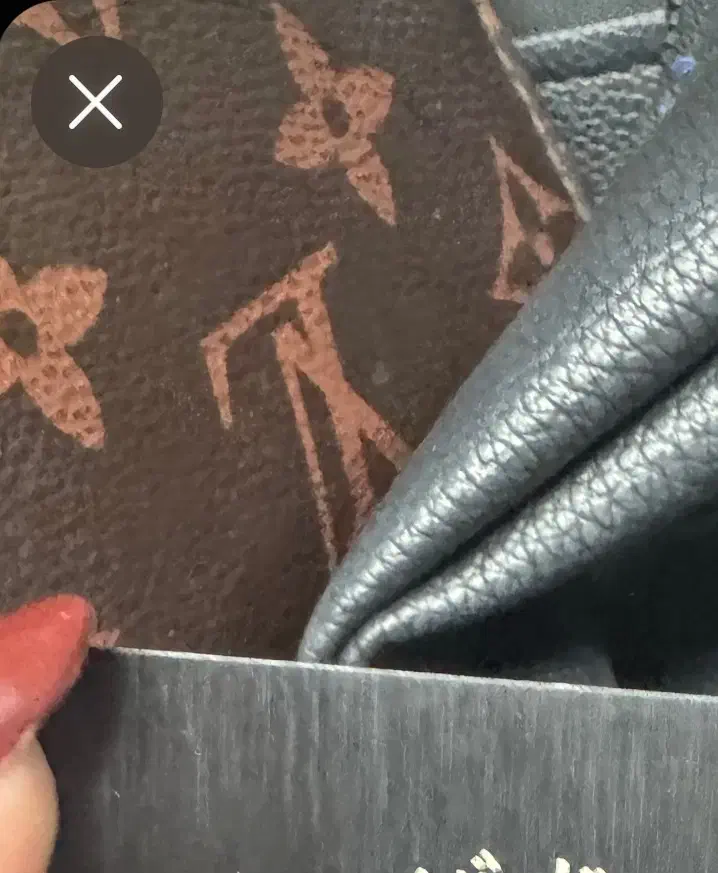 کیف کارت گمشده|اشیا|سبزوار, قصبه غربی|دیوار