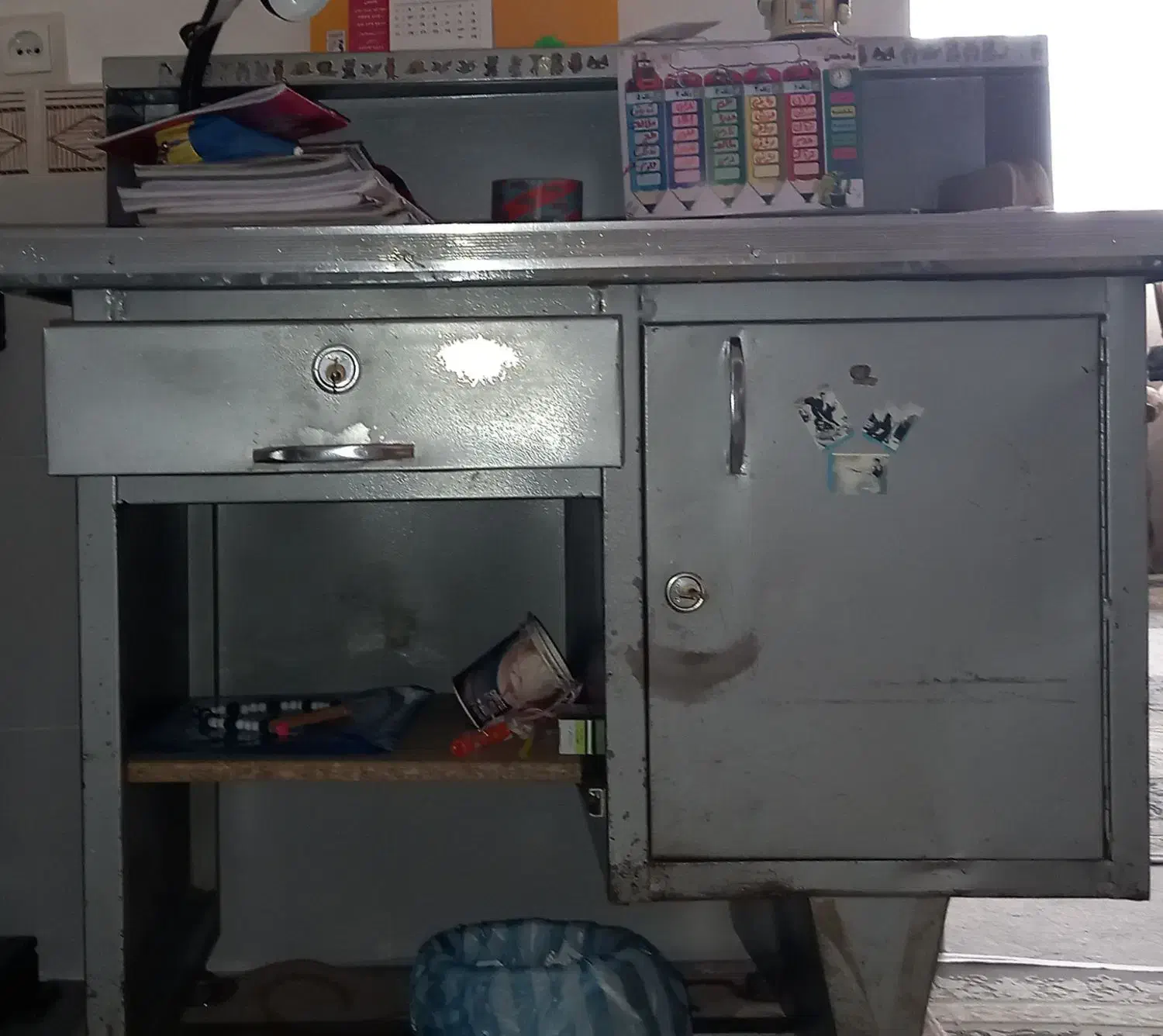 میز کاملا فلزی جا دار باقیمت مناسب|میز تحریر و کامپیوتر|زنجان, |دیوار