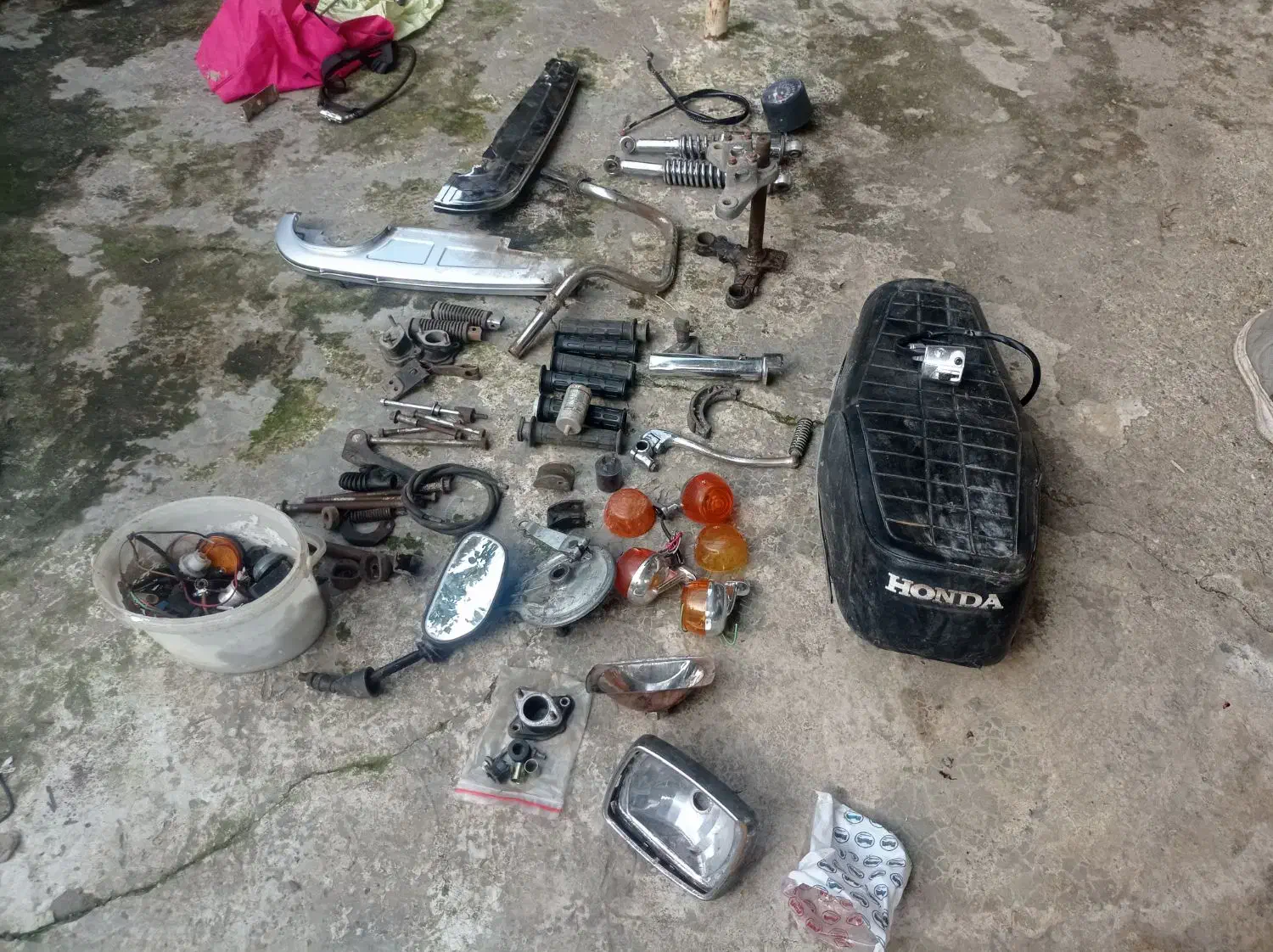 لوازم دسته دوم موتور سیکلت|قطعات یدکی و لوازم جانبی|رشت, بالاکویه|دیوار