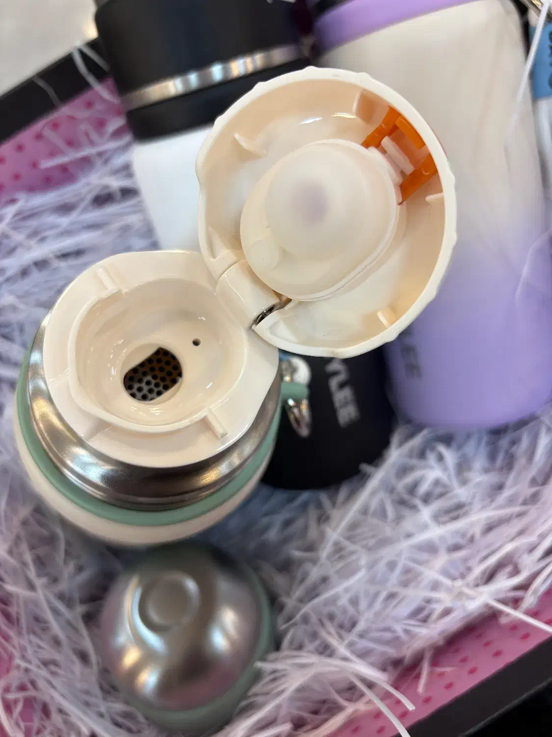 فلاسک uylee|ظروف نگهدارنده، پلاستیکی، یک‌بارمصرف|پردیس, فاز ۴|دیوار