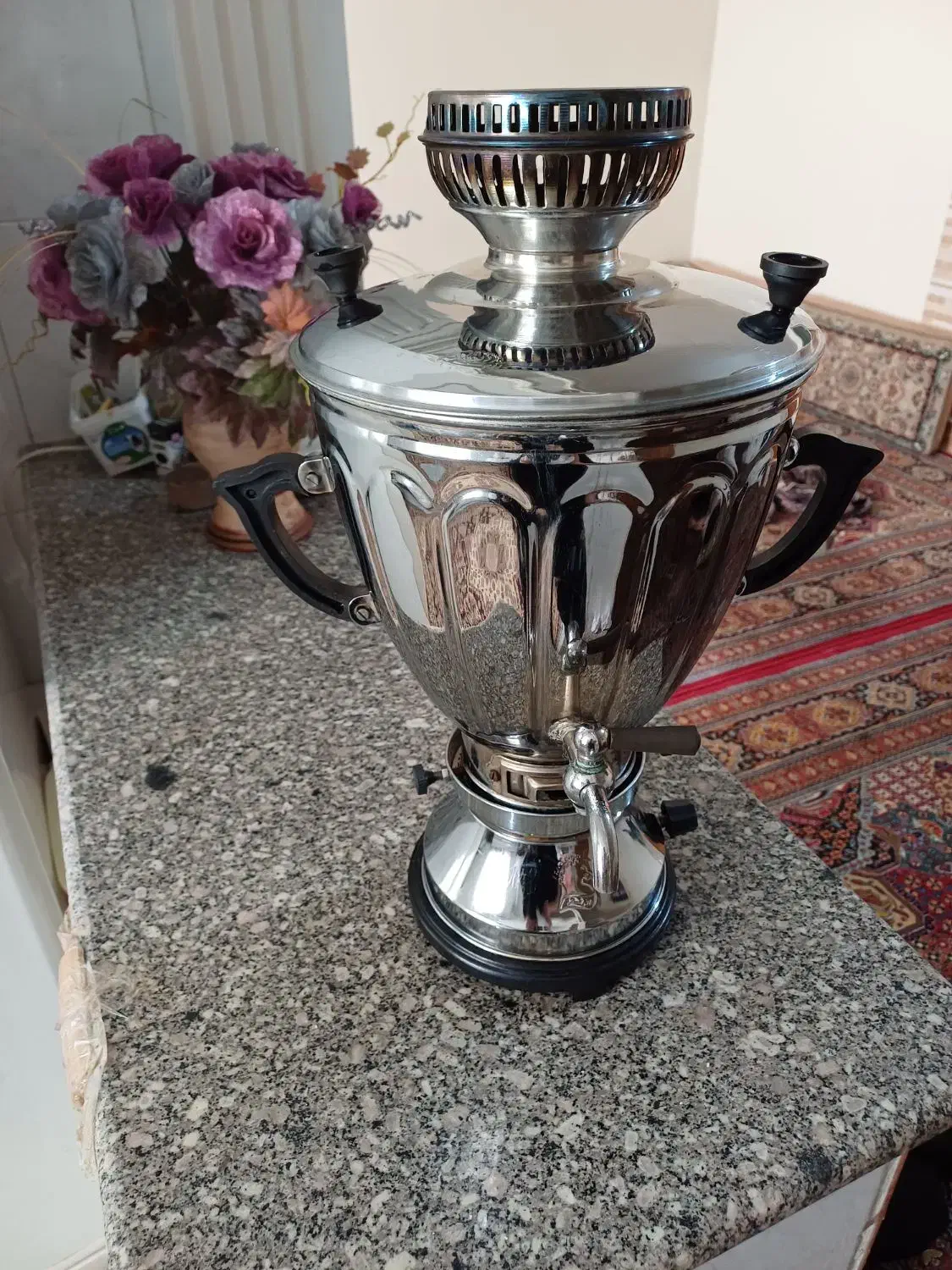 کتری بزرگ روحی وبقیه|ظروف پخت‌وپز|ابهر, |دیوار