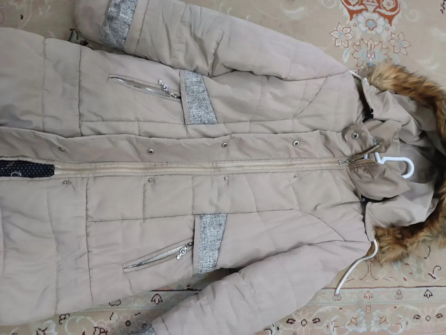 دو عدد کاپشن بارانی و یک عدد مانتو|لباس|سهند, |دیوار