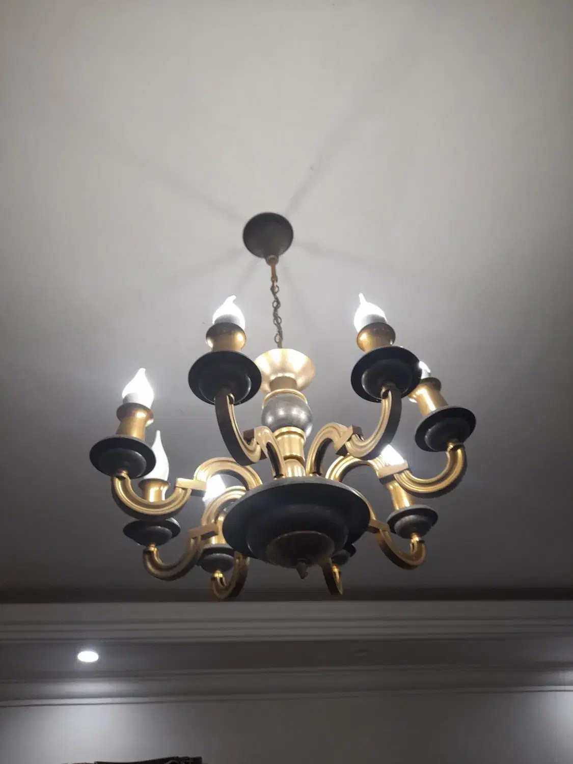 لوستر|لوستر و چراغ آویز|گلستان (تهران), |دیوار