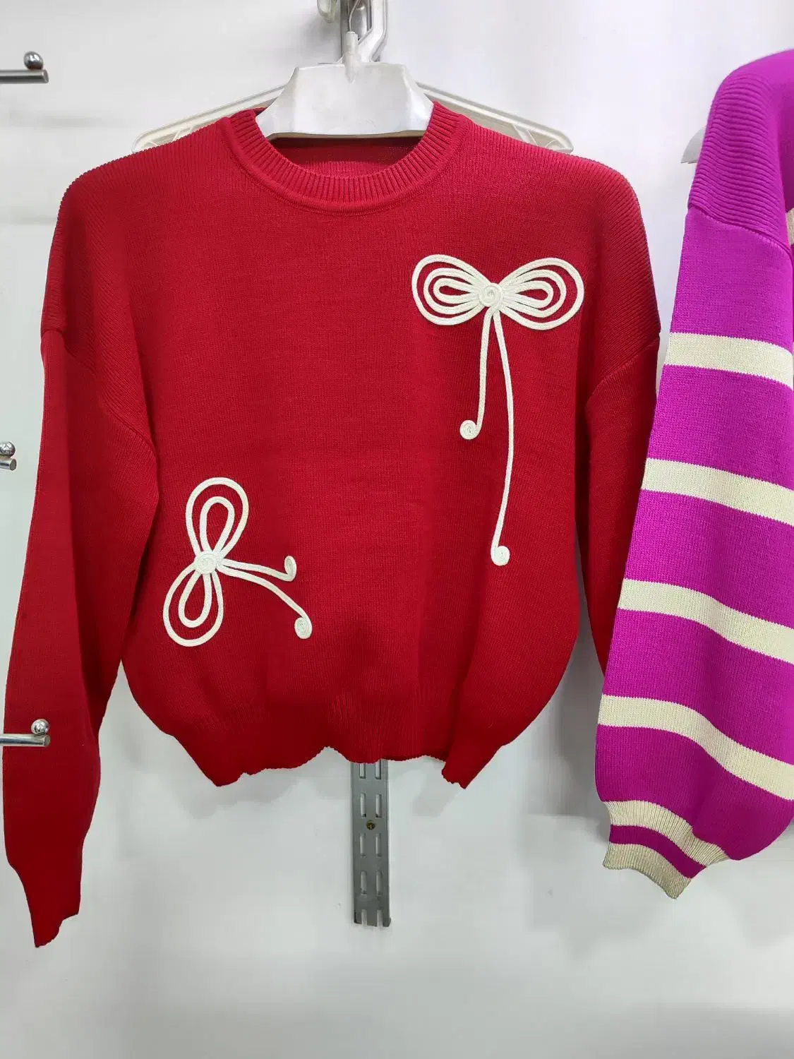 به یک فروشنده آقا نیازمدیم|استخدام خدمات فروشگاه و رستوران|مشهد, هفده شهریور|دیوار