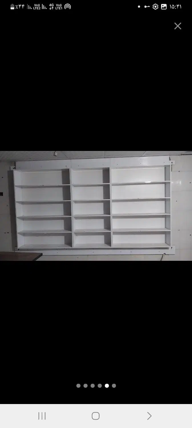 تعدادی میزوویترین|بوفه، ویترین، کنسول|صدرا-فارس, فاز ۱|دیوار