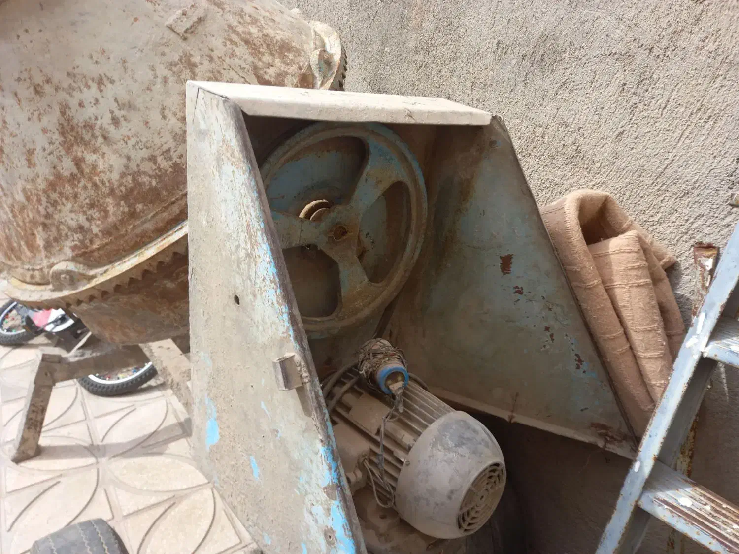 دستگاه بلوک زنی و میکسر|ماشینآلات صنعتی|فردوس (خراسان), |دیوار