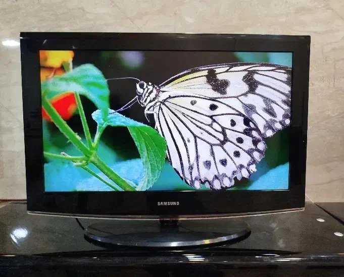 تلویزیون ۳۲ اینچ LCD سامسونگ|تلویزیون و پروژکتور|ساوه, |دیوار