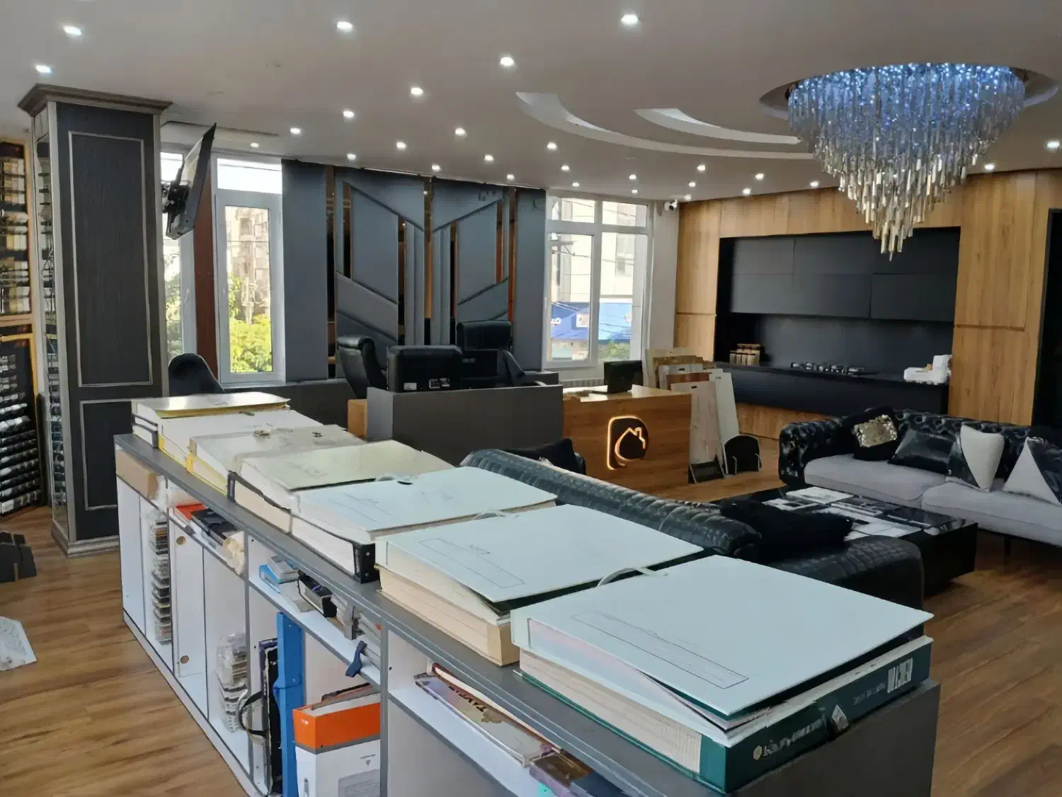 فروش انواع کاغذ دیواری پارکت کفپوش با تنوع بالا|عمده‌فروشی|کرج, گلشهر|دیوار