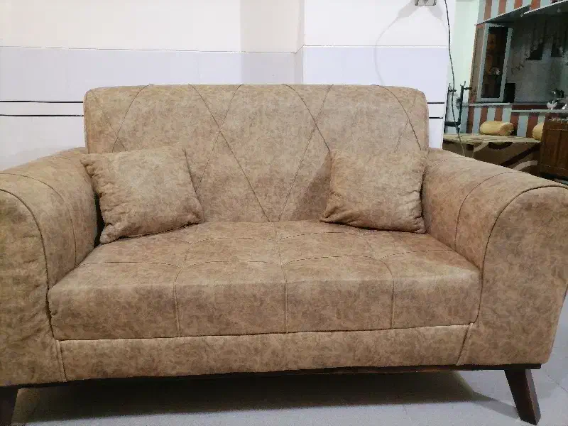 مبل راحتی 5 نفره|مبلمان خانگی و میز عسلی|نجفآباد, باغ ملی|دیوار