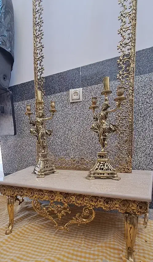 میزکنسول برنزایستاده همراه با دوشمعدان|بوفه، ویترین، کنسول|خوی, |دیوار