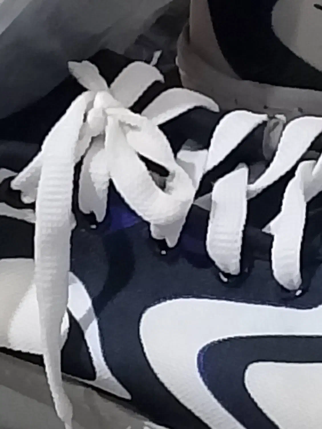 کفش|کیف، کفش، کمربند|خاش, |دیوار