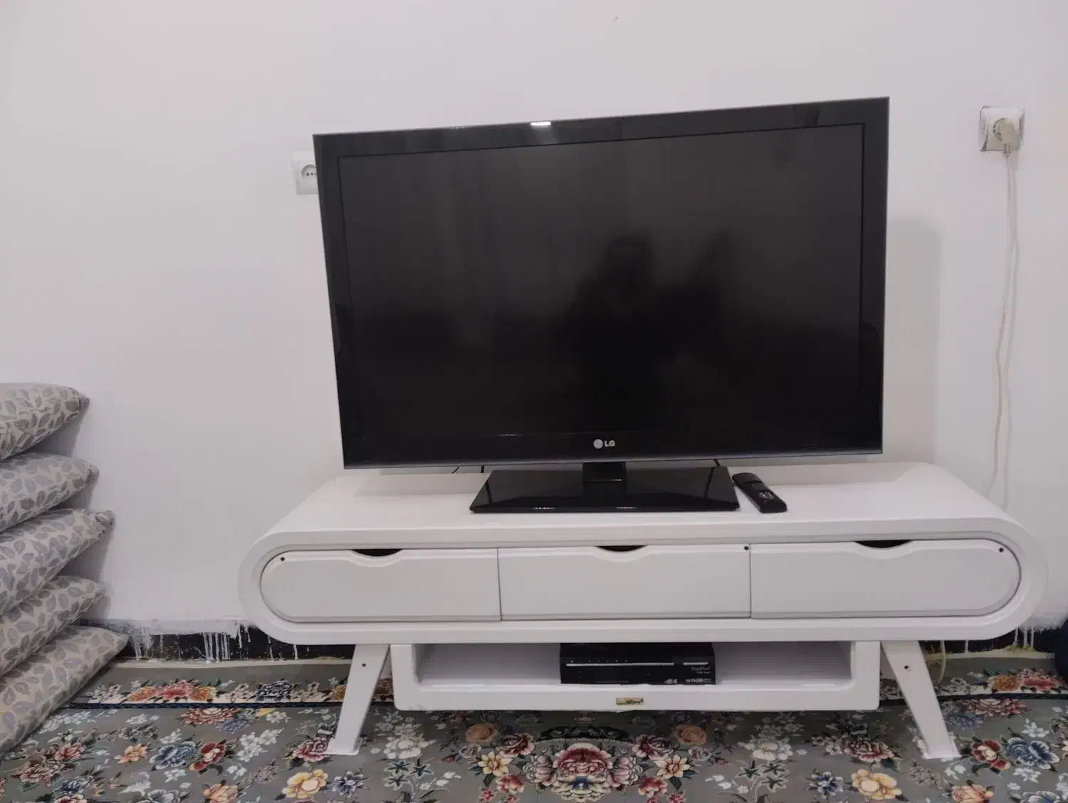 تلویزیون ۴۲ اینج|تلویزیون و پروژکتور|مریوان, |دیوار