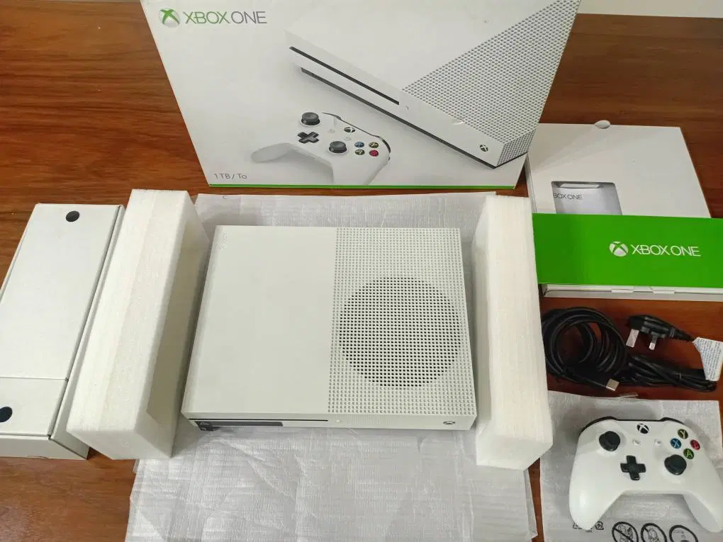 xbox one s 1tb|کنسول، بازی ویدئویی و آنلاین|تهران, ونک|دیوار