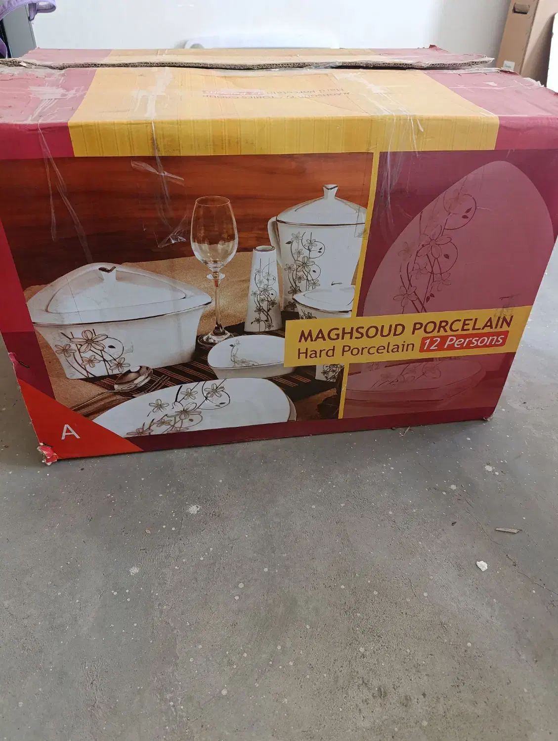 دوتا سرویس چینی مقصود|ظروف سرو و پذیرایی|آمل, |دیوار