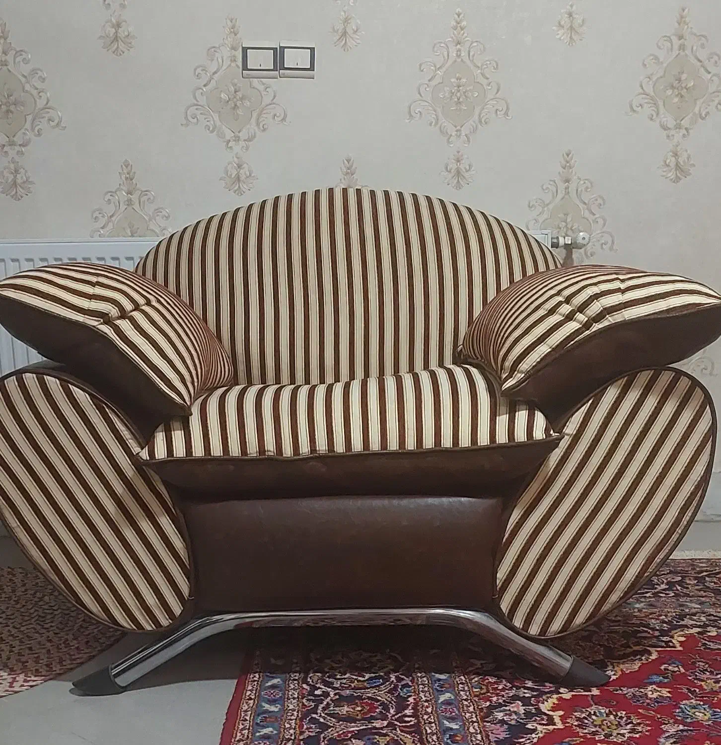 مبل یک نفره|مبلمان خانگی و میز عسلی|صدرا-فارس, فاز ۱|دیوار