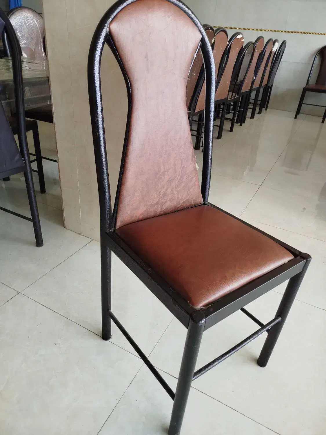 صندلی فلزی تمیز|صندلی و نیمکت|تبریز, |دیوار