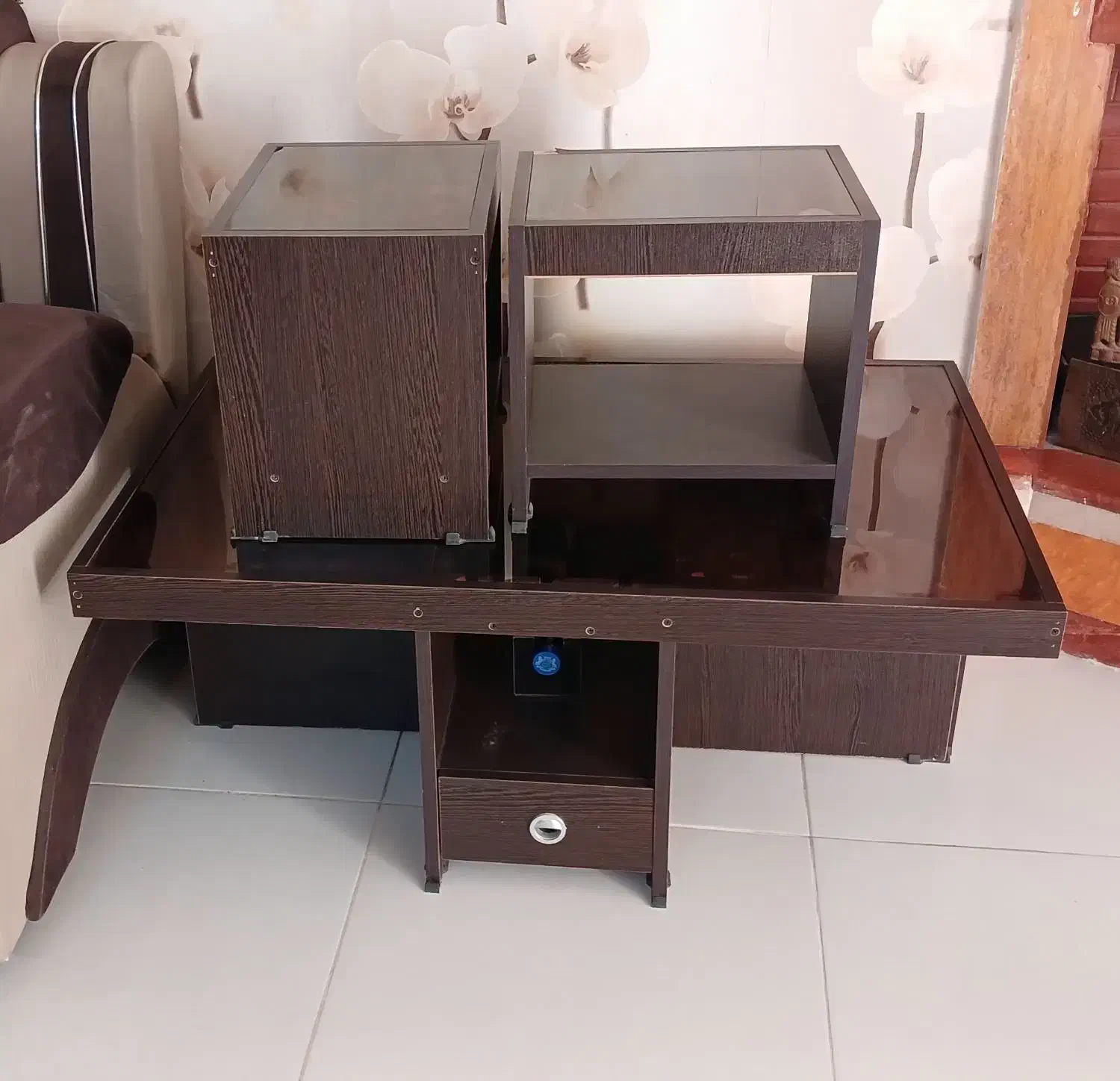 میزوگل میز در حد نو مناسب در منزل و باغ|میز تلفن|شیراز, دینکان|دیوار