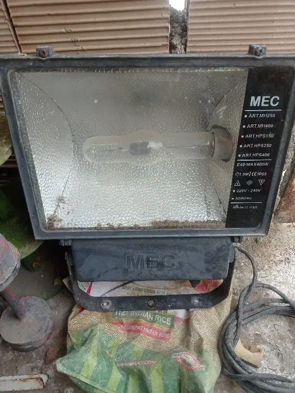 پرژکتور|لامپ و چراغ|نظرآباد, شهرک سید جمال الدین|دیوار