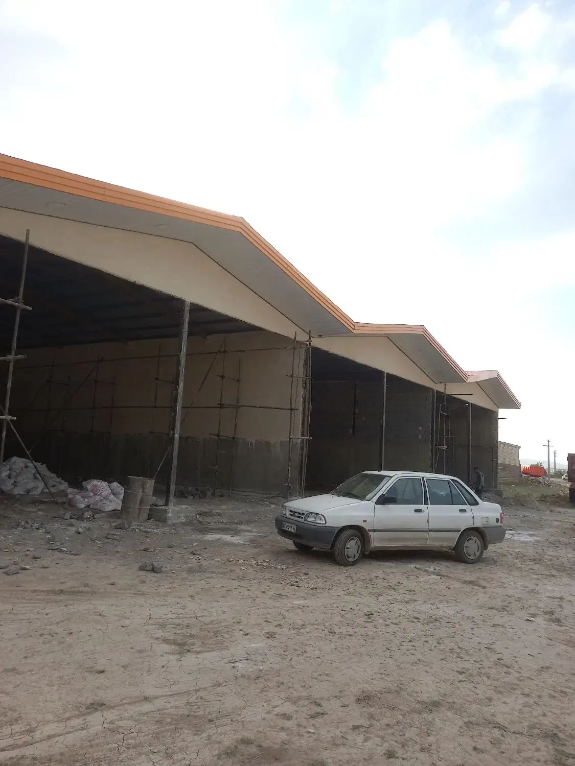 نصب واجرای انواع شیروانی|خدمات پیشه و مهارت|همدان, |دیوار