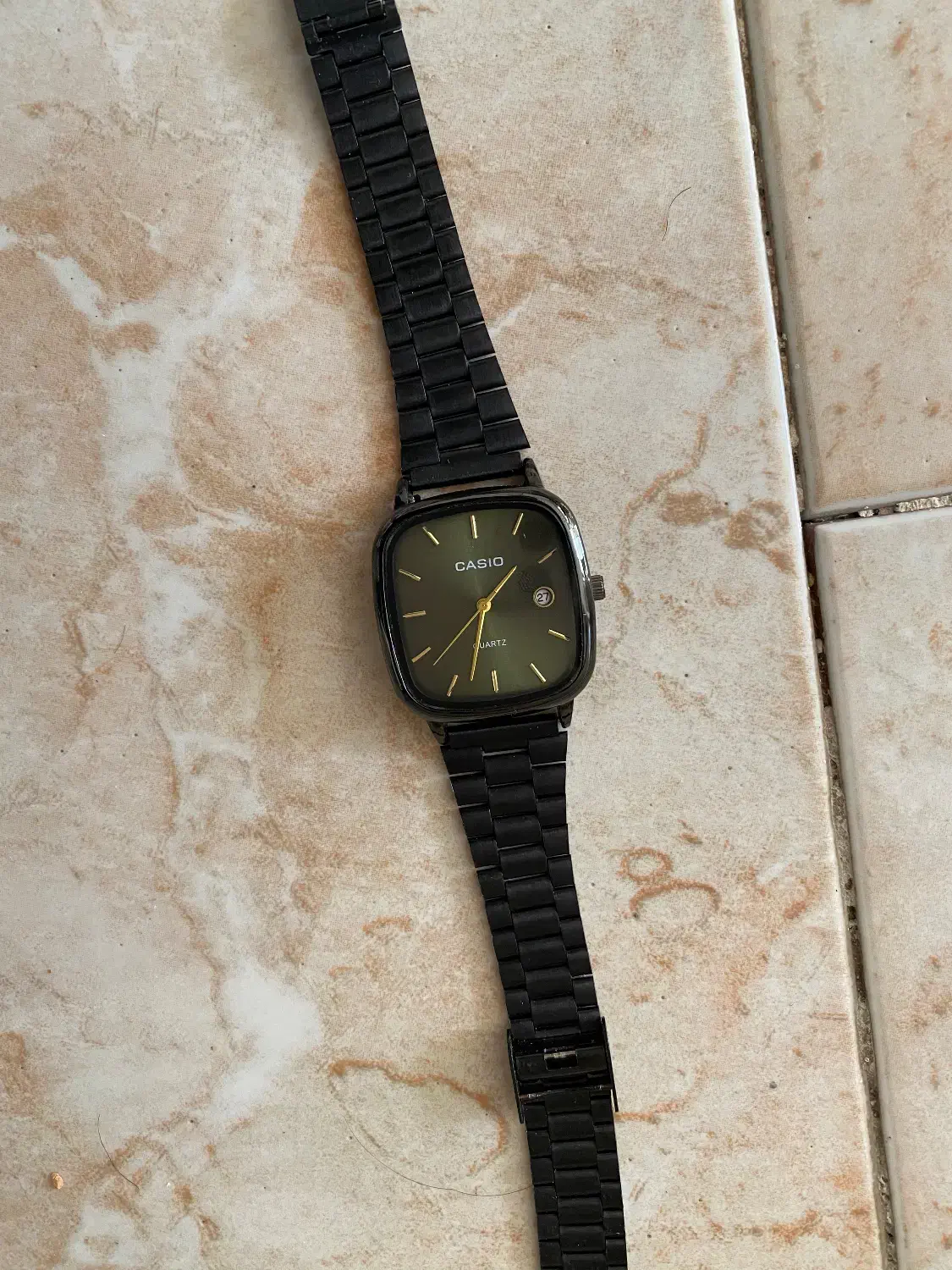 ساعت مچی|ساعت|نیشابور, بزرگمهر|دیوار