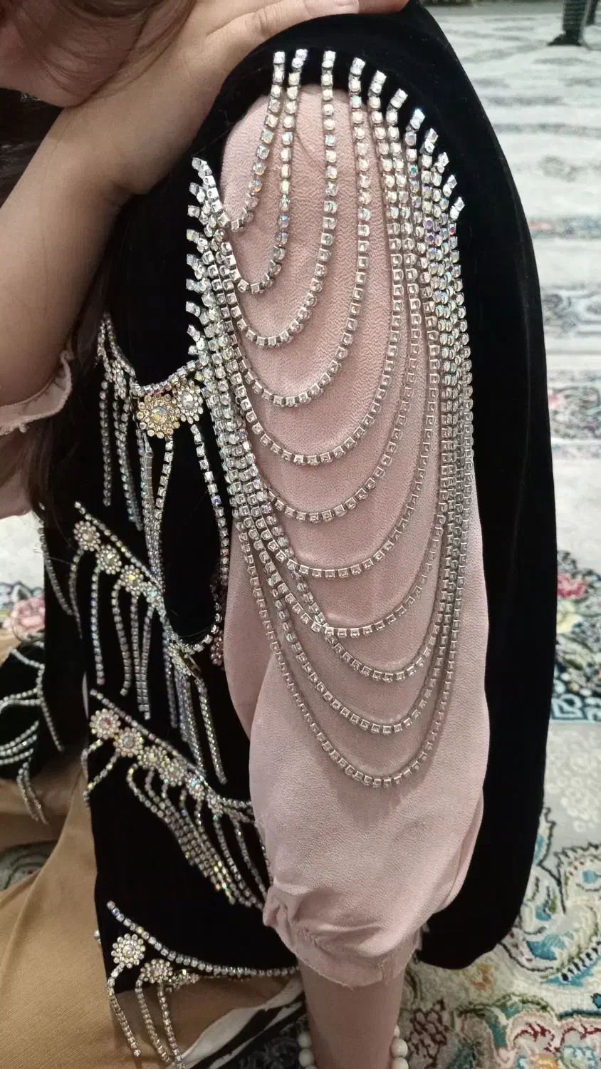 سخمه جلیقه|لباس|هرسین, |دیوار