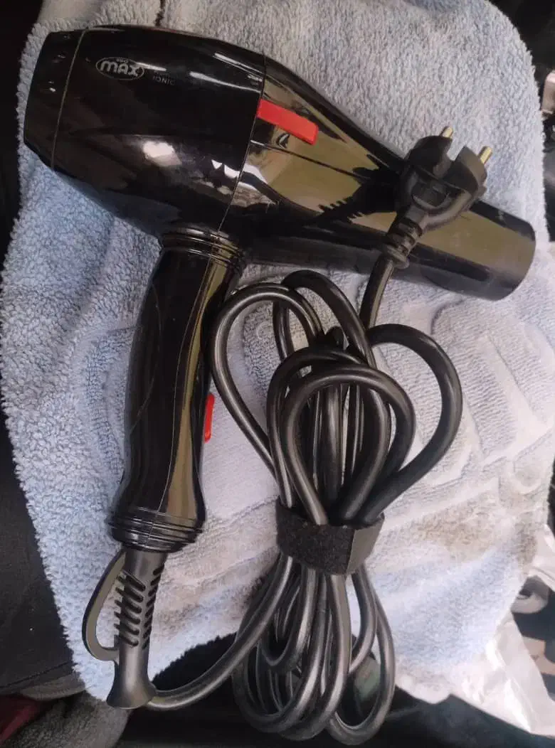 ۲ عدد سشوار حرفه ای و دو عدد اوتو مو ی اروپایی|آرایشی، بهداشتی، درمانی|تهران, سعادت‌آباد|دیوار