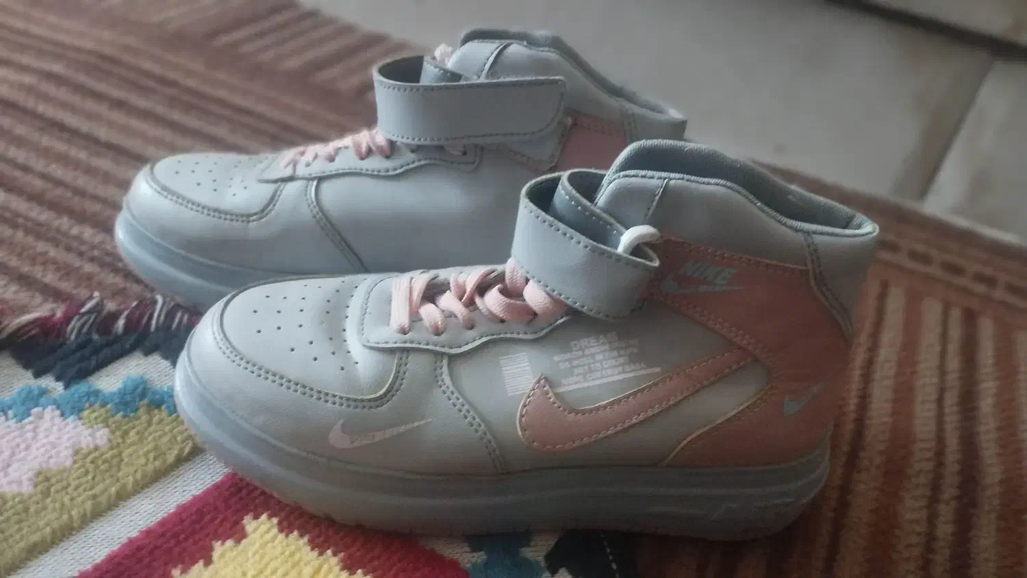 نیم بوت و کفش جردن|کیف، کفش، کمربند|الیگودرز, |دیوار