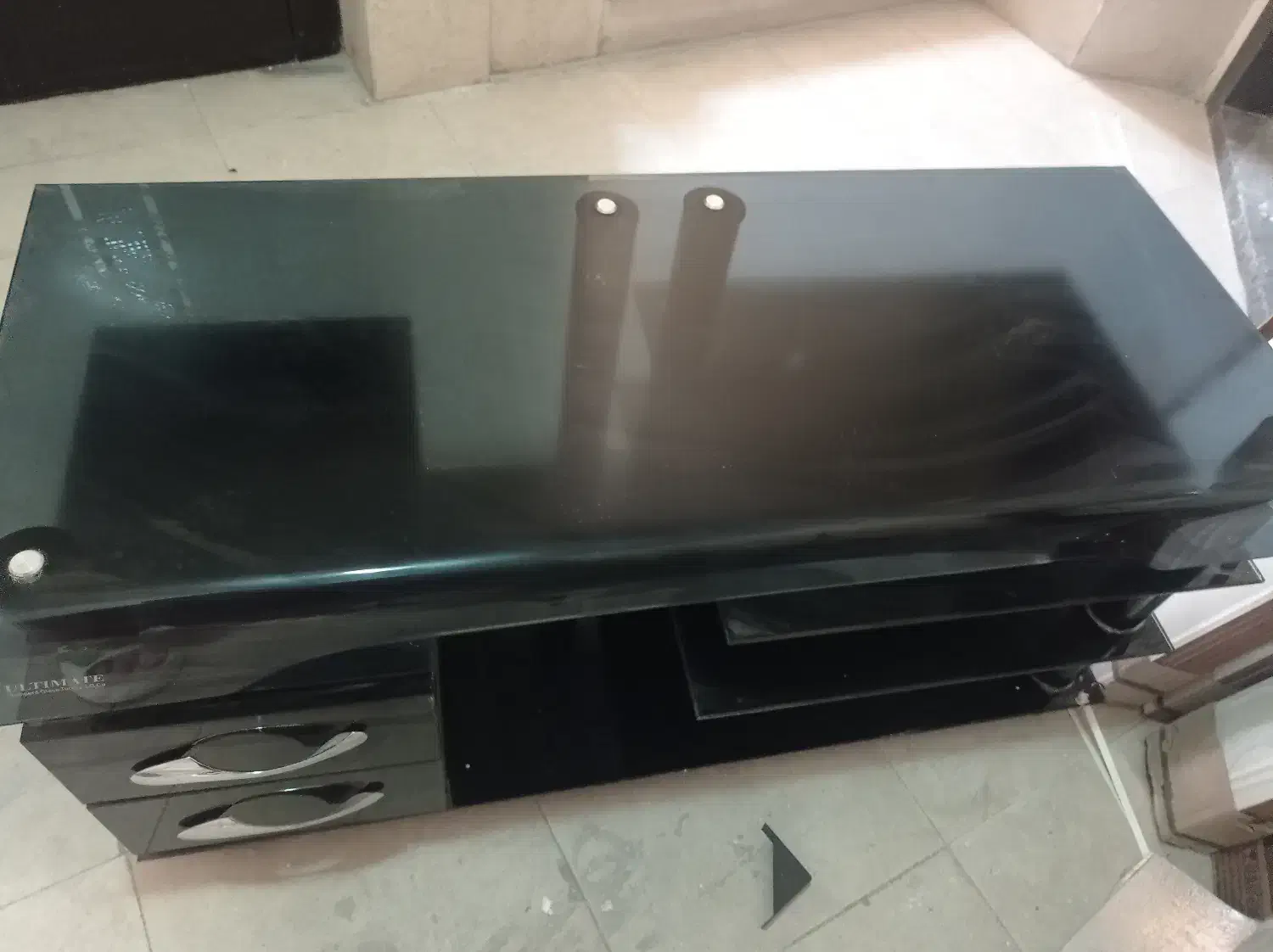 میز تلویزیون شیشه ای|میز تلویزیون|اندیشه, اندیشه فاز ۴|دیوار