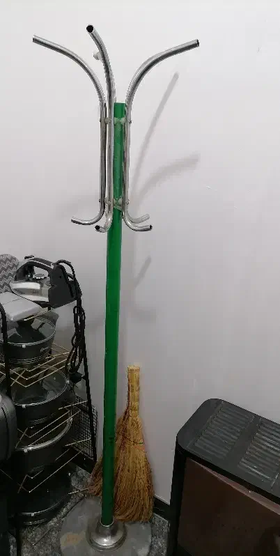 چوب لباسی ایستاده|بندرخت و رخت‌آویز|قم, دروازه ری|دیوار